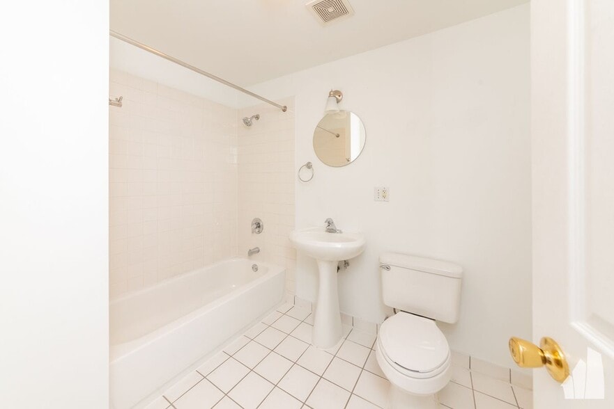 Building Photo - 1822 S Bishop St