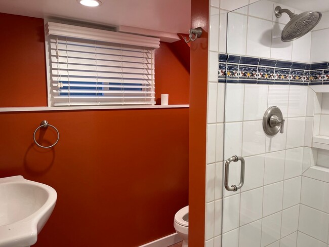 Building Photo - 4bd/3ba Seattle Home