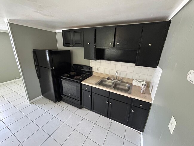 Building Photo - 1/1 Duplex near USF & Florida Hospital