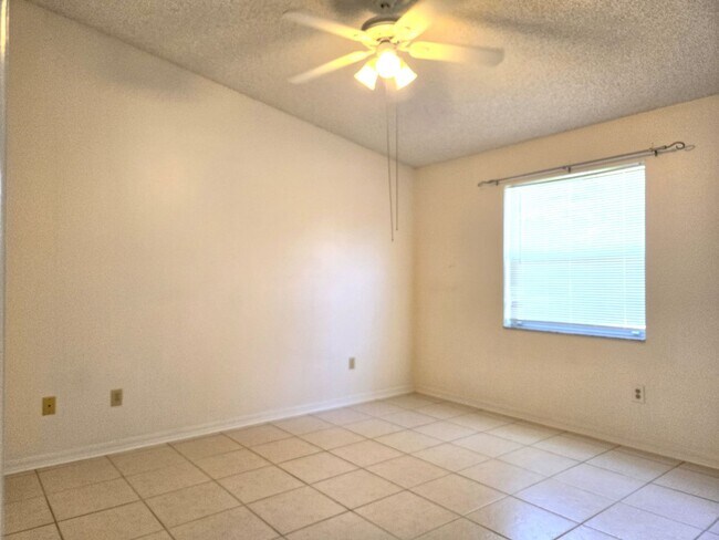 Building Photo - Golf Course Views in The Villages