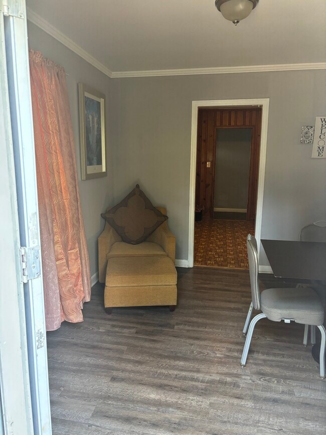 Building Photo - 814 Pierce Ave