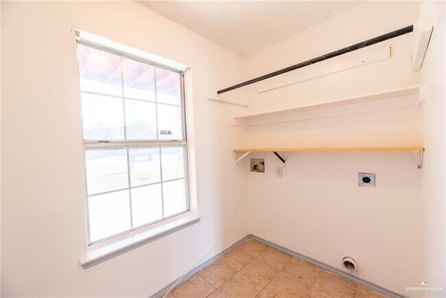 Building Photo - 14 W 40th St