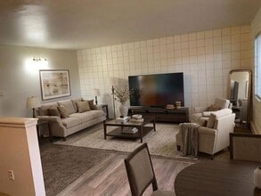 Building Photo - 1/2 Off First Month! Ground-Floor 1-Bedroom Near City Park