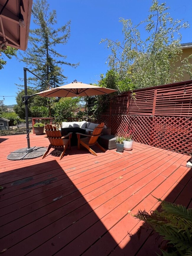 Building Photo - Beautiful 3 Bedroom Home in Scotts Valley — Spacious Yard & Ideal Location!