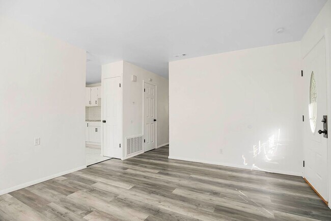 Building Photo - 5206 Skiles Ave