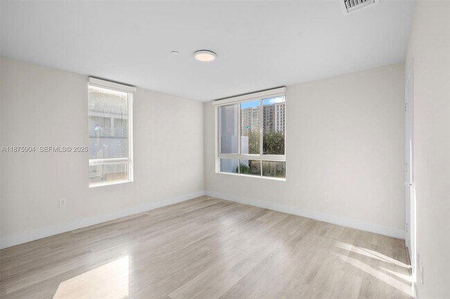 Building Photo - 2555 NE 193rd St