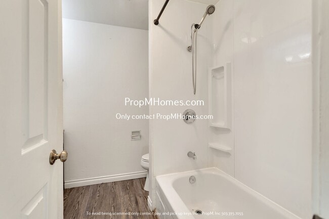 Building Photo - Charming Two Bedroom Unit in the Heart of ...