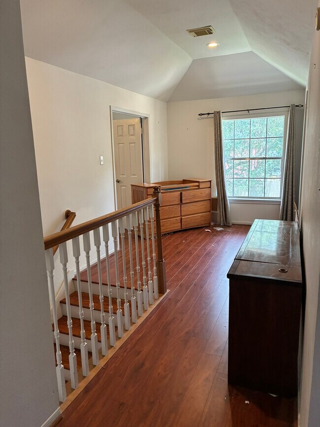 Building Photo - 4635 Meadow Green Dr