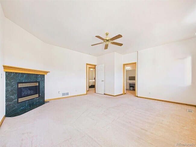 Building Photo - 1185 S Park Dr