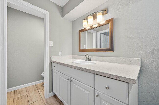 Building Photo - 5054 Pine Cliff Dr