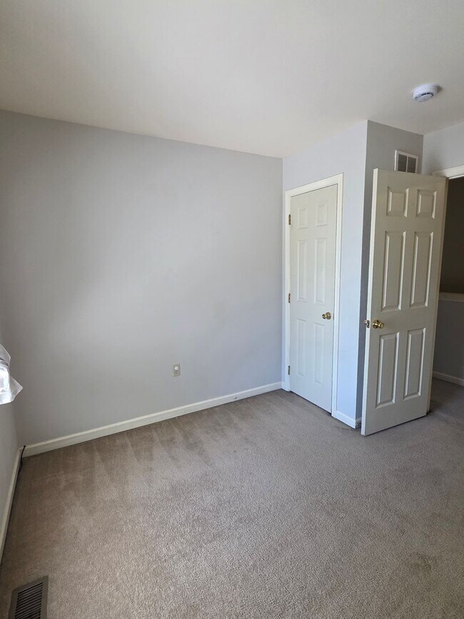 Building Photo - Browntown Twin Home