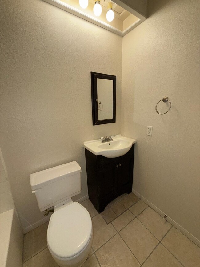 Building Photo - Rockridge Ln