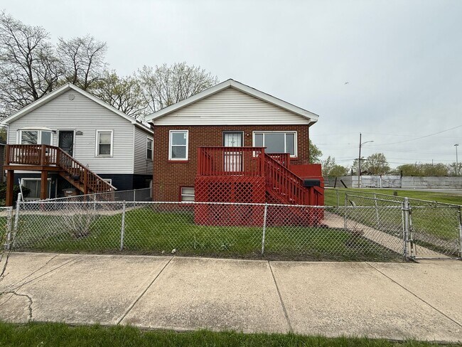 Primary Photo - 4004 Carey St