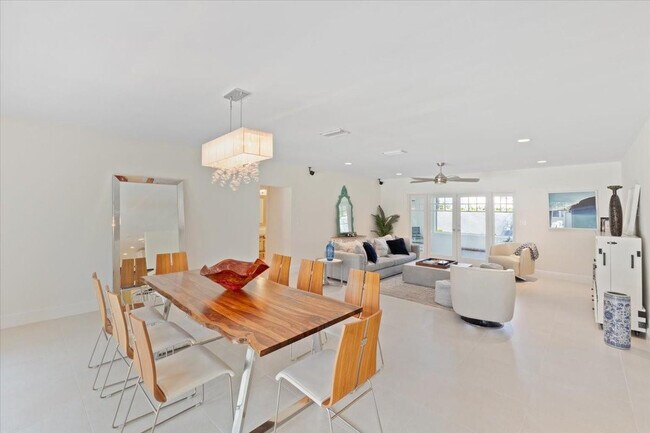 Building Photo - 1635 Seabreeze Blvd