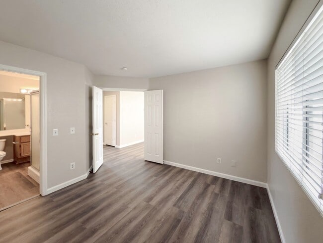 Building Photo - 4 BEDROOM / 3 CAR GARAGE MURRIETA HOME FOR...