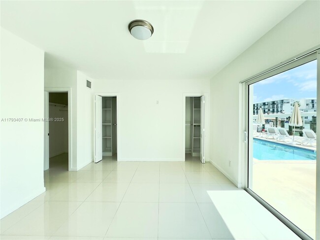 Building Photo - 8035 Crespi Blvd