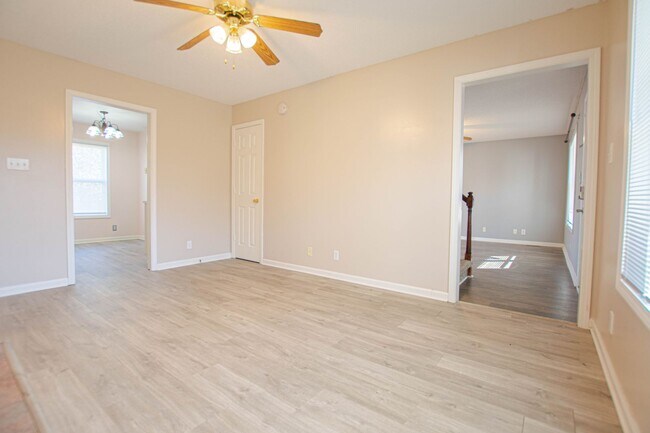 Building Photo - Pet Friendly Three Bedroom!