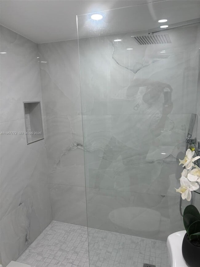 Building Photo - 80 NE 133rd St