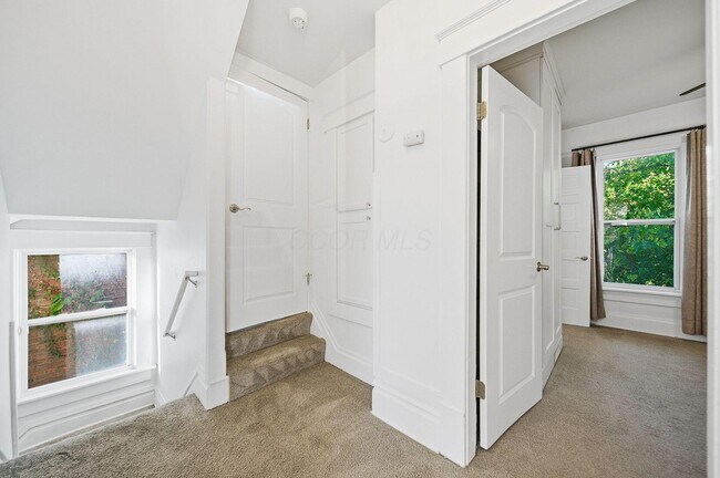 Building Photo - 433 St Clair Ave