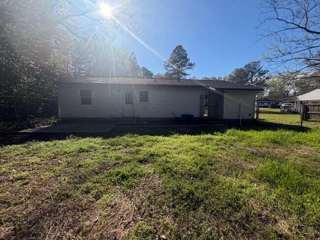 Building Photo - 11 Coulter Dr