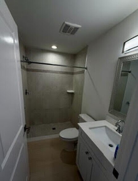 Walk in Shower - 9775 Alabama St