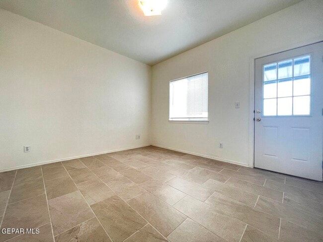 Building Photo - 5913 Cielo De Oro Pl