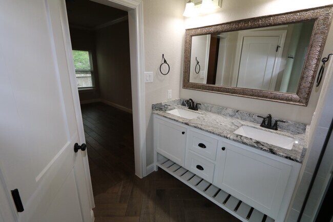 Building Photo - 150 Harbour Town Cir