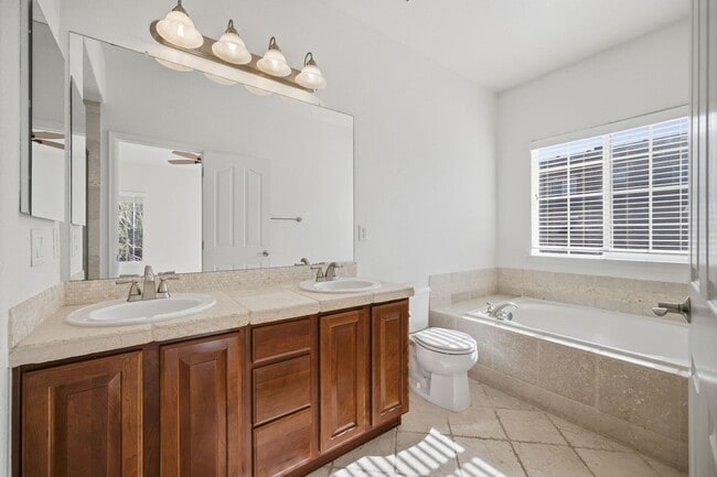 Building Photo - Meticulously maintained 4-bedroom, 3.5-bath  Townhouse In the Heart of Highlands Ranch!