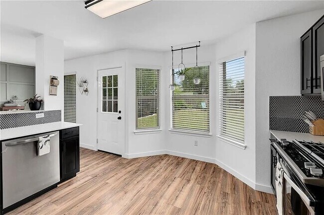 Building Photo - 15010 Parrish Ln