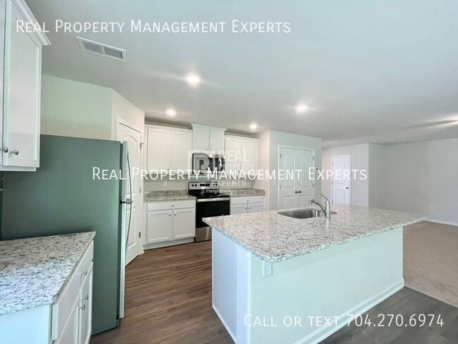 Building Photo - 9139 Creedmore Hills Dr