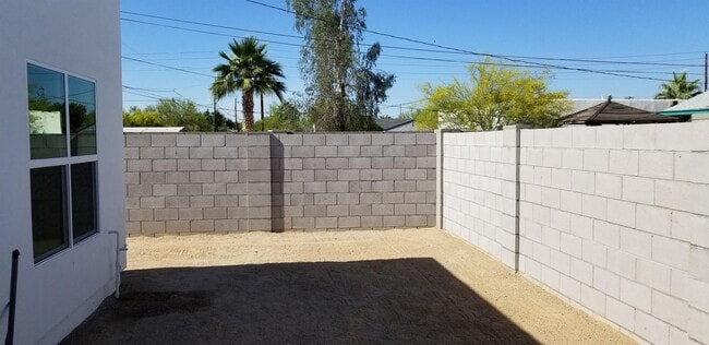 Building Photo - 2334 N Evergreen St