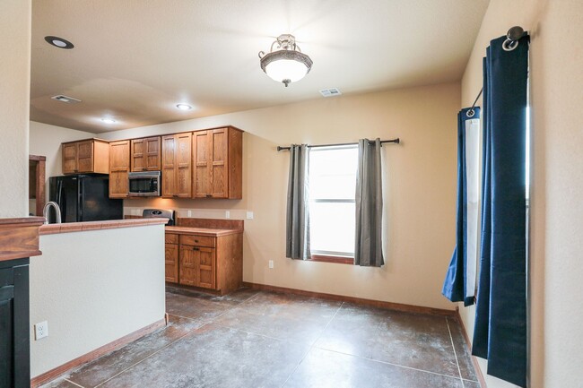 Building Photo - Roomy 4 bedroom Home with Beautiful Mounta...