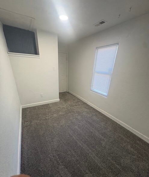 Building Photo - 1135 25th Ln