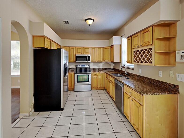 Building Photo - 1101 Blufield Ave