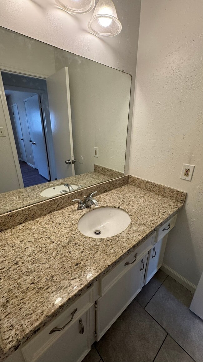 Building Photo - 9207 Portal Dr