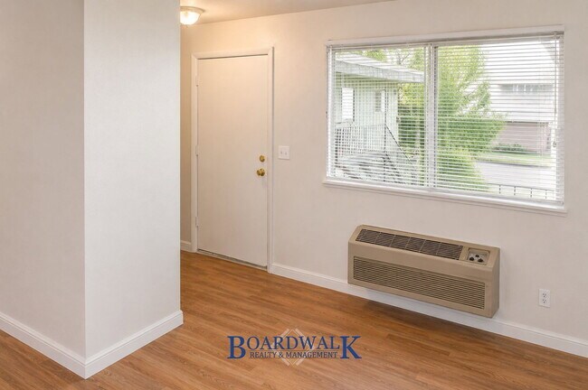 Building Photo - 161 Beryl Ave