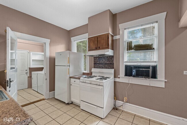 Building Photo - 411 Rutherford St