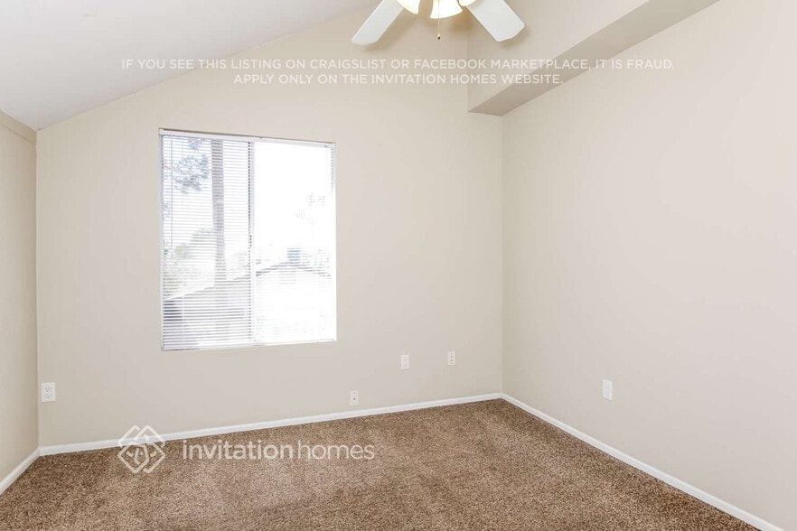 Building Photo - 4402 W Crocus Dr