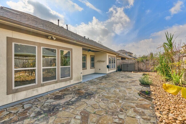 Building Photo - 106 Bella Luce