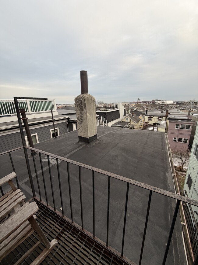 Building Photo - 215 Lexington St