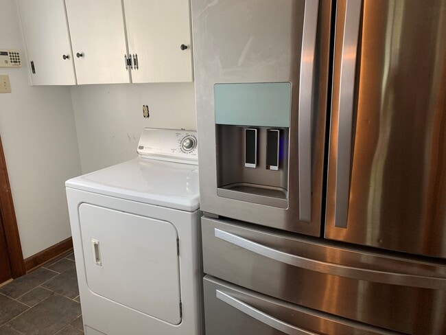 Building Photo - 2 Story Historic Home Near New London Academy