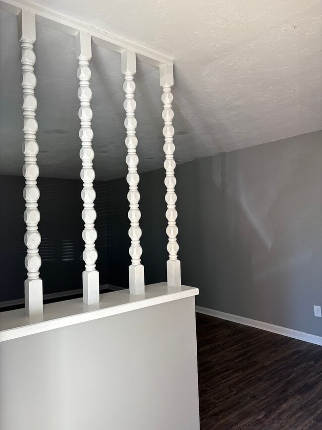 Building Photo - Eastgate Home