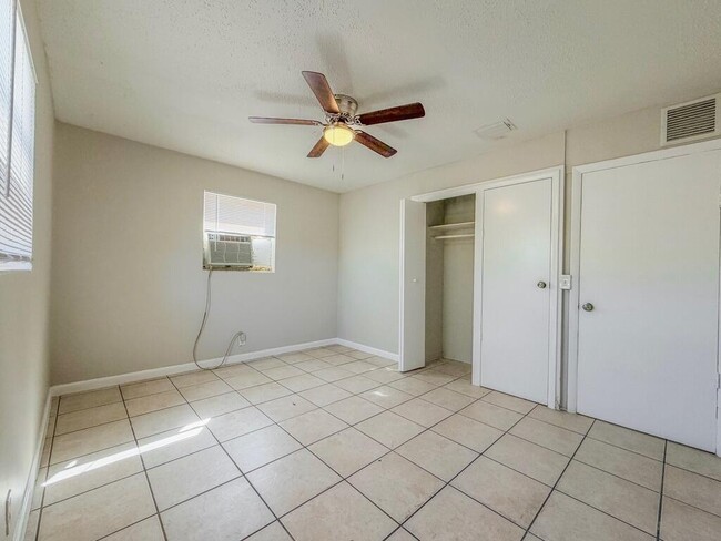 Building Photo - 1003 8th St