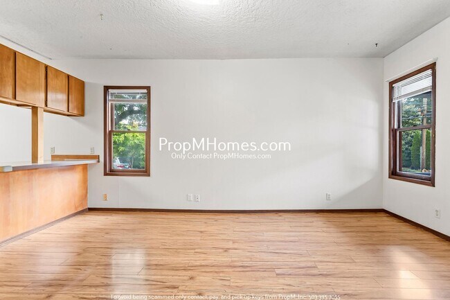 Building Photo - 1102 SE Umatilla St