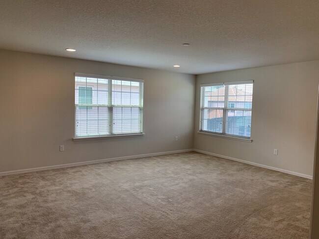 Building Photo - WINDERMERE TRAILS HOME  4 Bed 3.5 BATH
