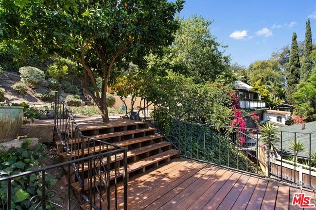 Building Photo - 3528 Fernwood Ave