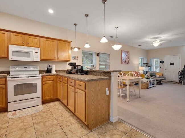 Building Photo - 2289 Del Carmel Way