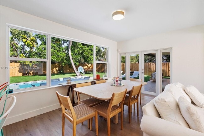 Building Photo - 10801 Peachtree Dr