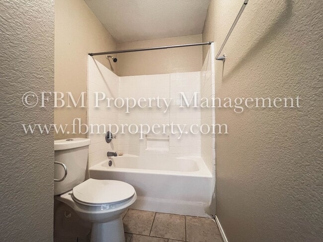 Building Photo - 400 Kings Way Dr