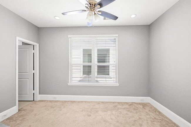 Building Photo - 411 N Nagle St